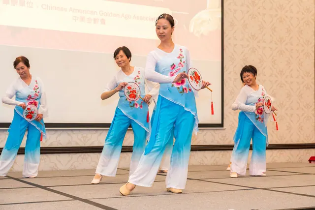 舞蹈隊團扇舞演出