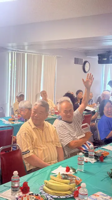 住戶舉手參與活動互動